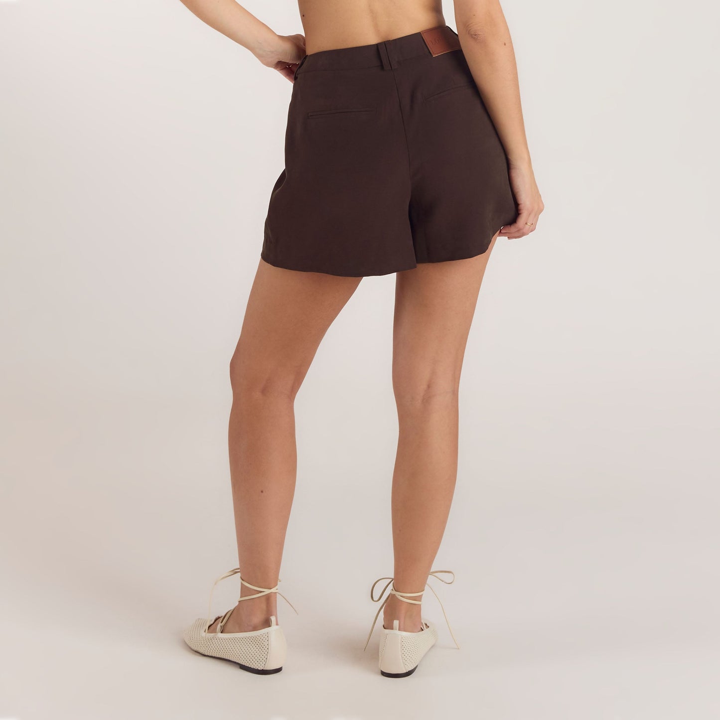High-Waisted Tailored Shorts - Chocolate