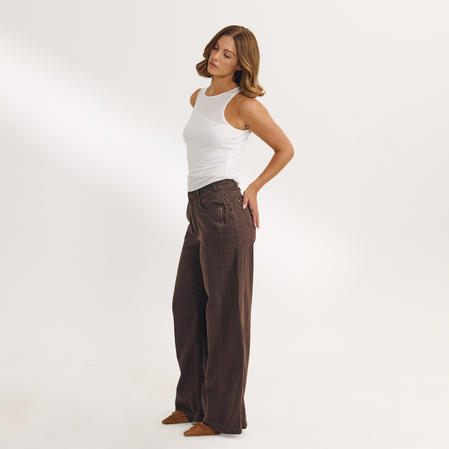 Dipped-Waist Wide-Leg Jeans - Espresso